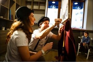 ATELIER de TEATRU de UMBRE PENTRU COPII si PARINTI la CLUBUL MIRUNA Atelier de Teatru de Umbre pentru Copii şi Părinţi