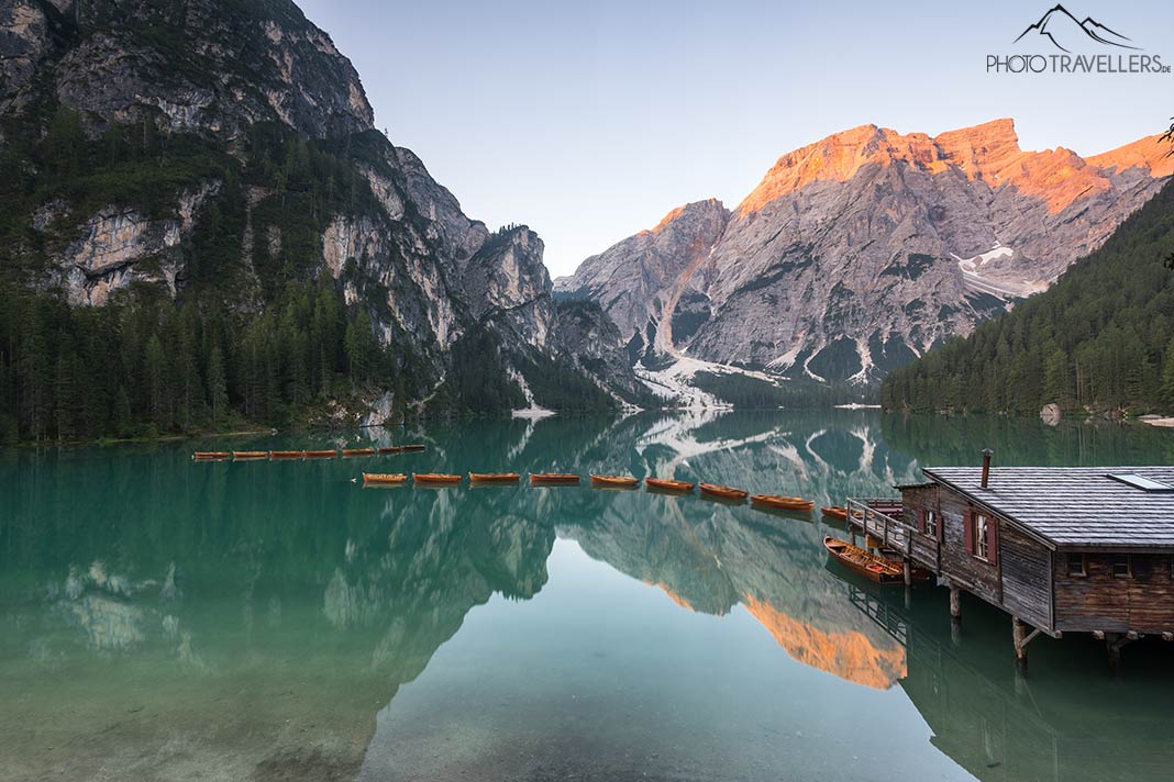 Der Pragser Wildsee zum Sonnenaufgang