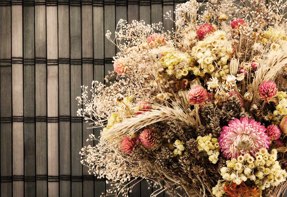 Blumen an der Luft trocknen
