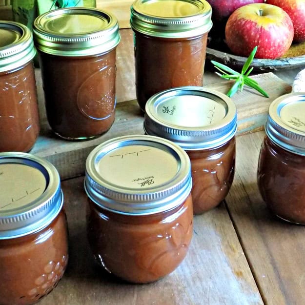 Easy Apple Butter Recipe. Make apple butter from applesauce using your crock pot.
