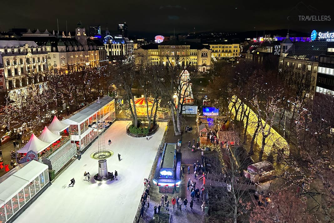 Der Blick am Abend von oben auf die Eislaufbahn Spikersuppa in Oslo