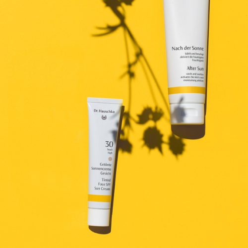 Dr. Hauschka cosmetica merk met zonbescherming en aftersun.