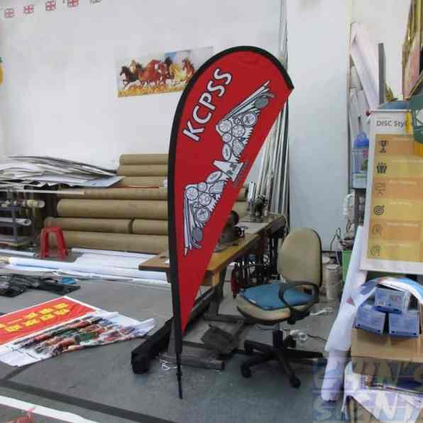 Right view Teardrop banner. Right view Teardrop banner.