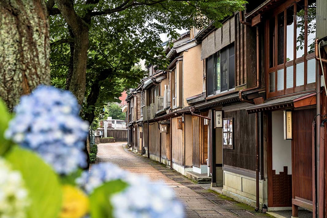 Historische Häuser im Viertel Kazuemachi Chaya in Kanazawa
