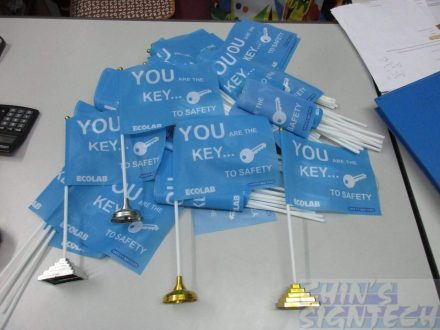 Table flags with different shapes and colour plastic base