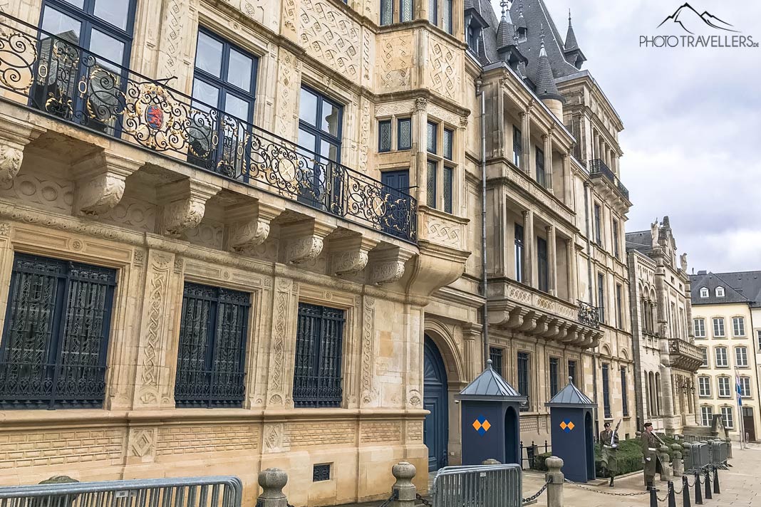 Außenfassade des Luxemburger Palasts Palais Grand Ducal