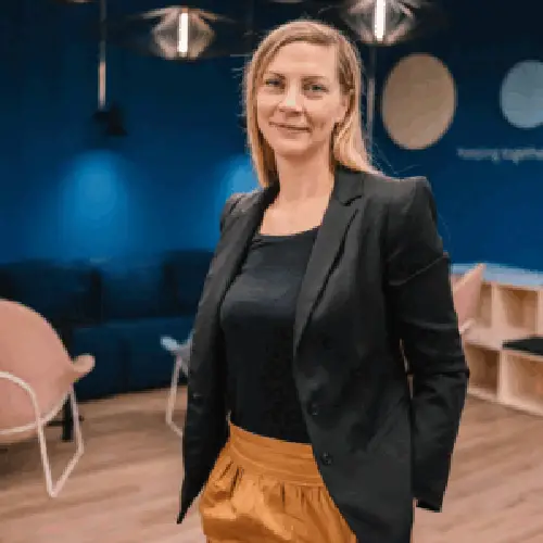 1000 Satellites – Portrait Julia Wagner Portrait Julia Wagner - General Manager und Head of Sales