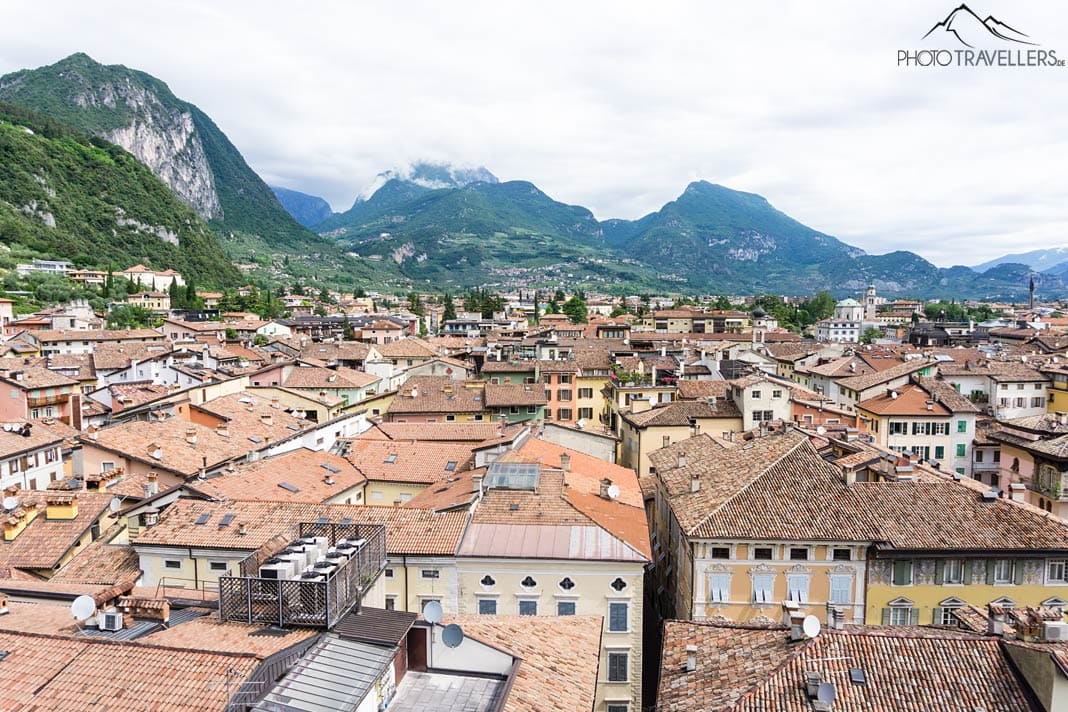 Der Blick vom Torre Apponale über die Dächer von Riva del Garda