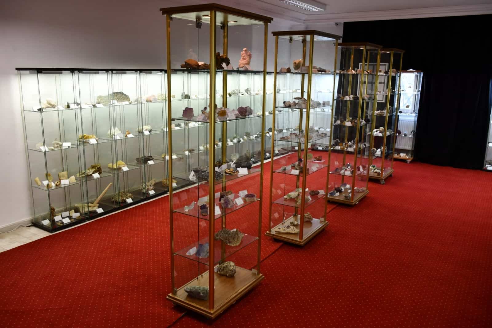 what to do with the child in Bucharest Geological Museum