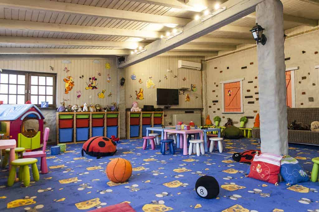 white horse restaurant cu loc de joaca 3