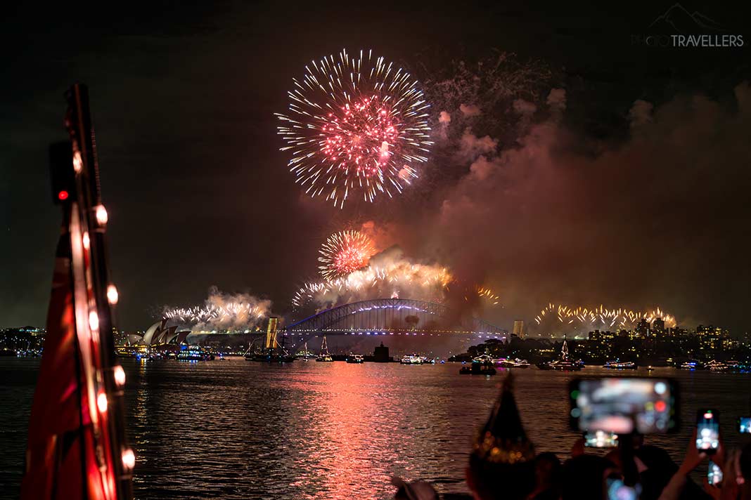 Das Silvesterfeuerwerk über der Harbor Bridge in Sydney