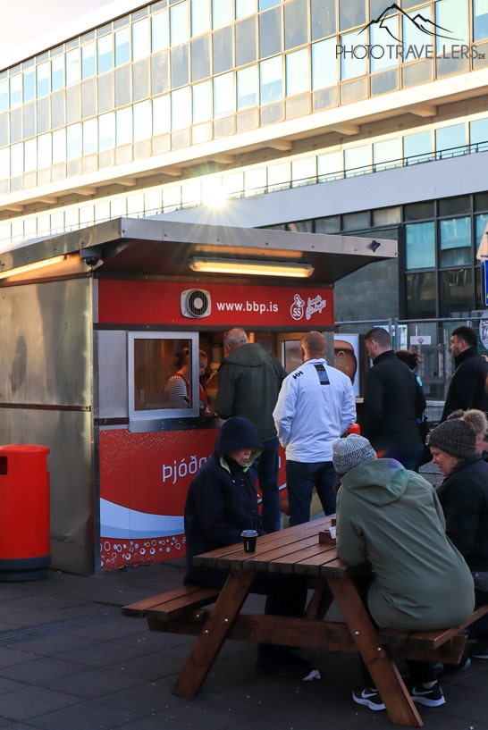 Ein Hotdogstand der Kette Bæjarins Beztu Pylsur in Reykjavík