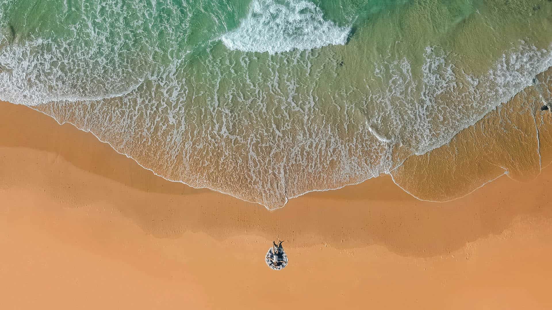Die 20 besten Tipps für einen günstigen Sommerurlaub 2024 reisekompass.at Foto Leio McLaren Unsplash