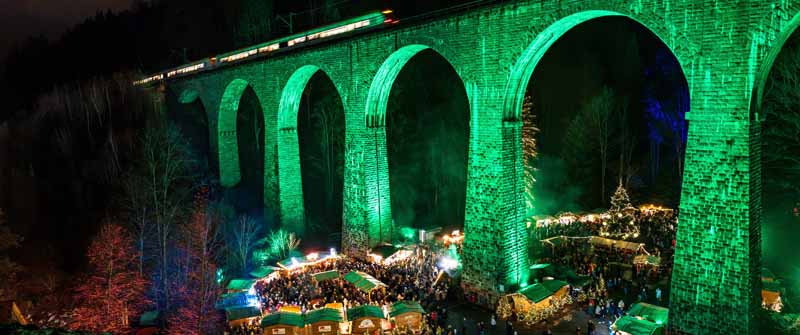 Der abendliche Weihnachtsmarkt in der Ravennaschlucht