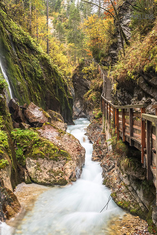 Der Holzsteg in der Wimbachklamm im Berchtesgadener Land