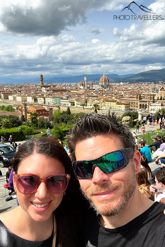 Die Reiseblogger Biggi Bauer und Florian Westermann am Piazzale Michelangelo in Florenz