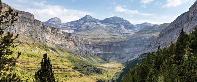 Blick ins Ordesa-Tal, eine der schönsten Sehenswürdigkeiten in Aragonien