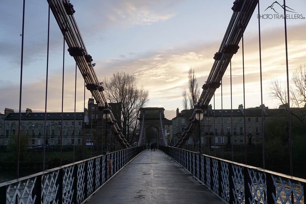 Die Fußgängerbrücke South Portland Suspension Bridge in Glasgow