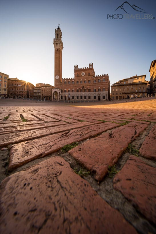 Die Piazza del Campo in Siena am Morgen