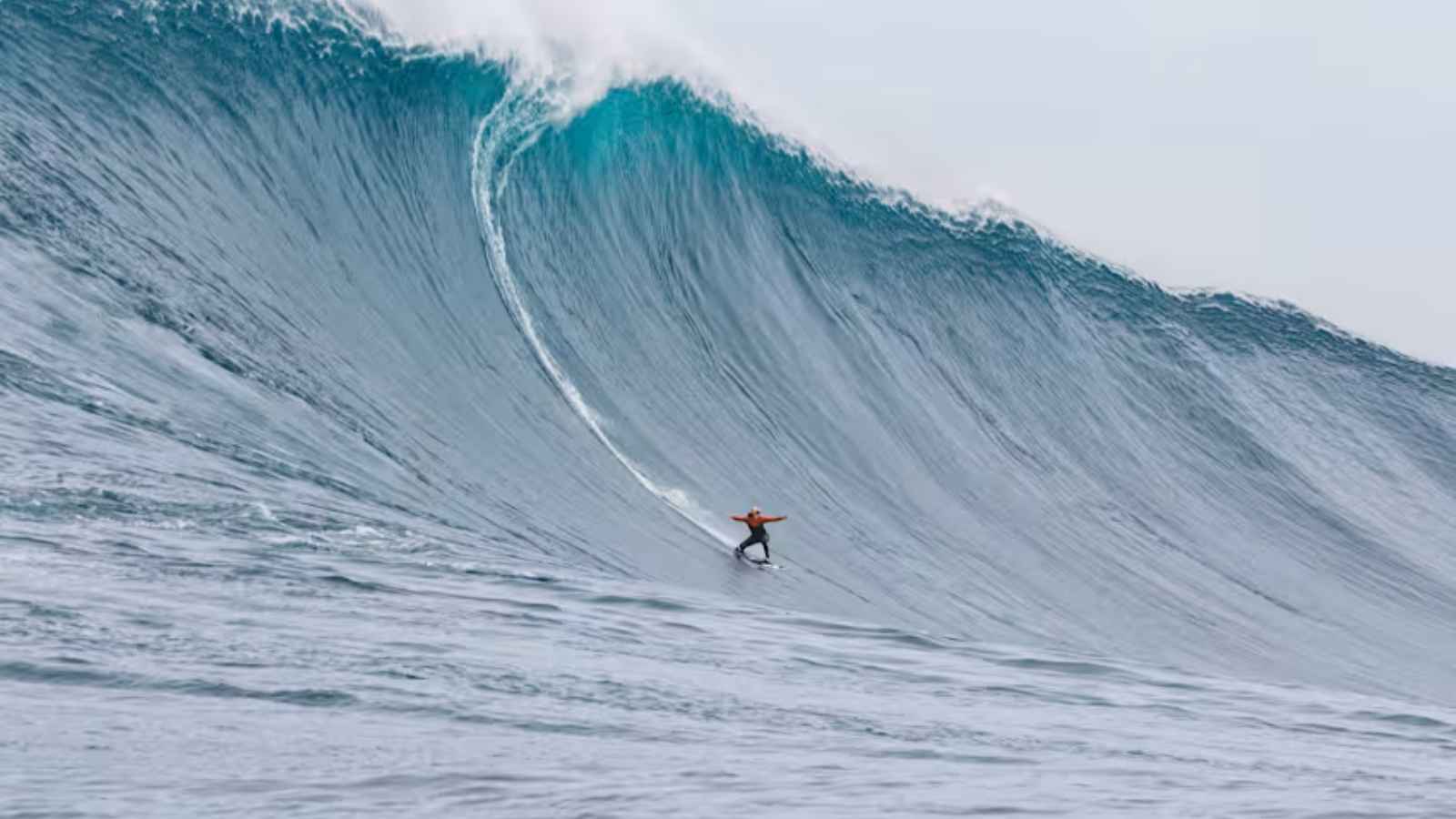 12 Fascinating Places in the World With Huge Waves