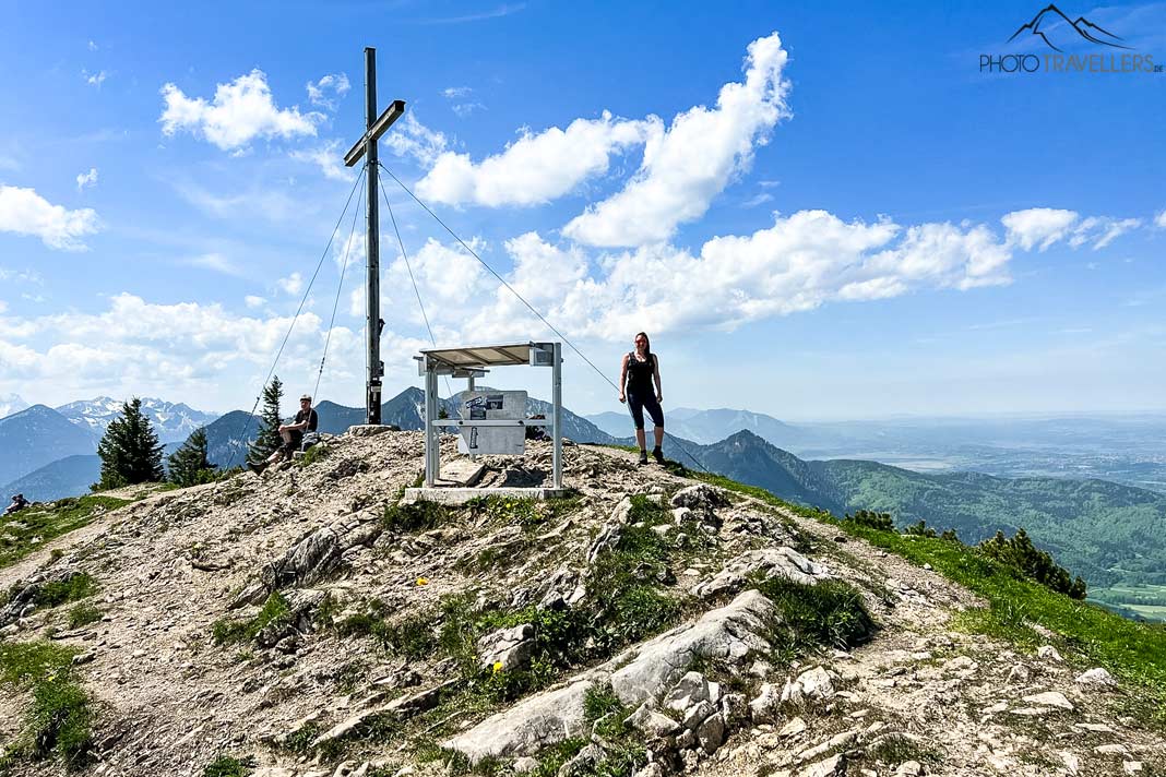 Reisebloggerin Biggi Bauer am Jochberg-Gipfel