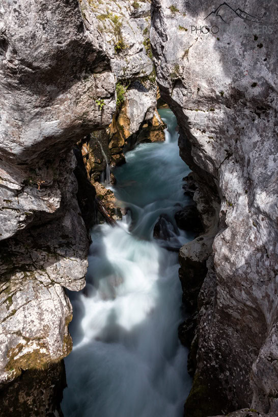 Rauschendes Wasser in der großen Soča Schlucht