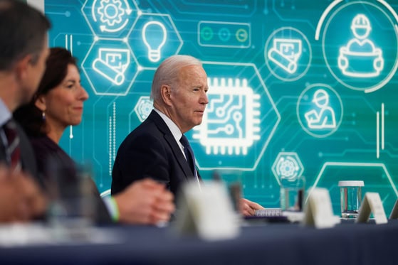 U.S. President Joe Biden and Commerce Secretary Gina Raimondo hold a virtual meeting with business leaders and state governors to discuss supply chain problems, particularly addressing semiconductor chips, on the White House campus in Washington, U.S., March 9, 2022. [REUTERS}