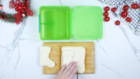 Nikolaus Stiefel aus Toast Brot ausschneiden oder ausstechen