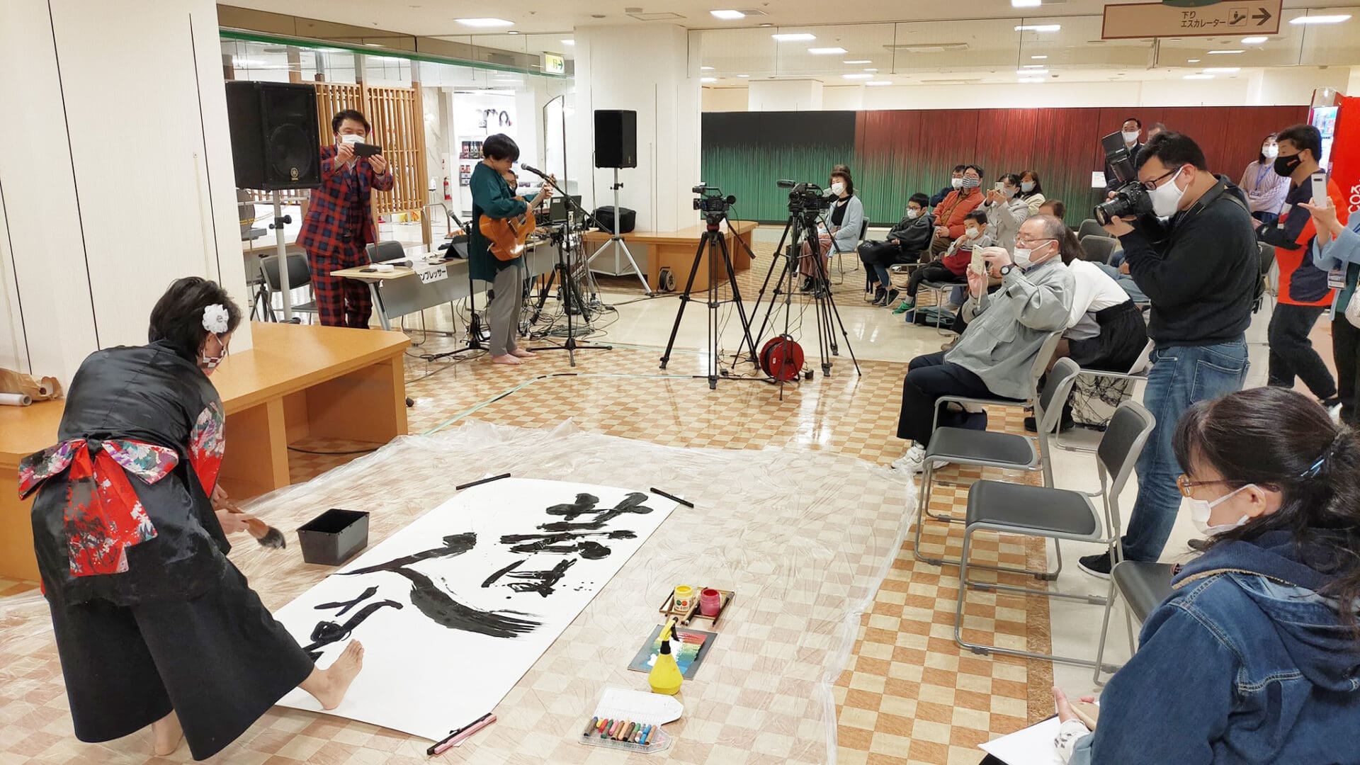 機材、コンテンツ、培ってきたノウハウがあるからすべて自前でやれちゃう面白さ!どのように活用していくか、可能性は無限大!!!いろんな人たちとコラボ、タイアップして動きを加速していきたい~! 6 160115875 1827144130769847 6852811796790312716 o - 出張マジックショー