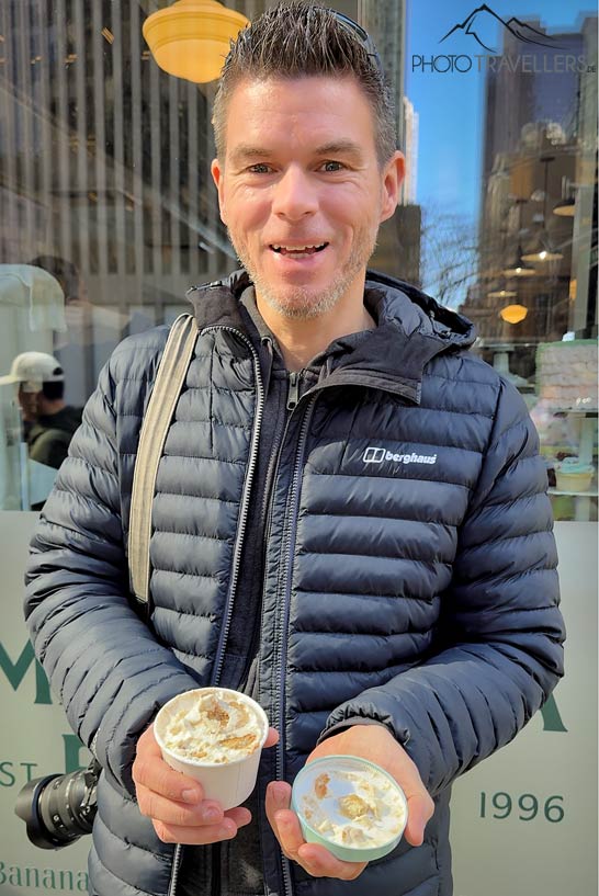 Reiseblogger Florian Westermann mit dem bekannten Bananenpudding von der Magnolia Bakery in New York