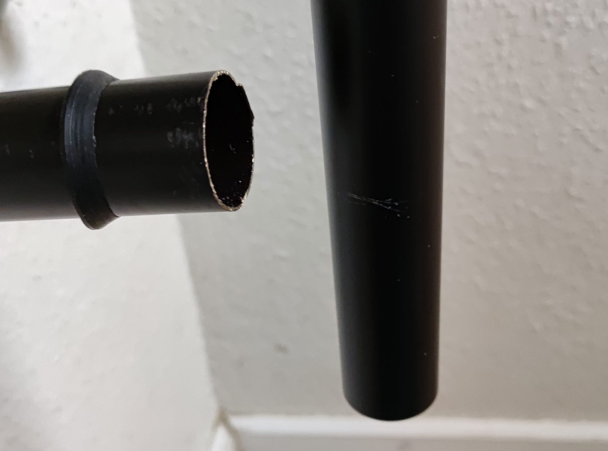 das senkrechte Rohr zum Siphon