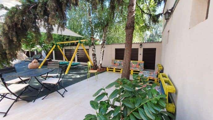 loc de joaca exterior mese Leapsa Locuri de Petreceri in Aer Liber pentru Copii Bucuresti