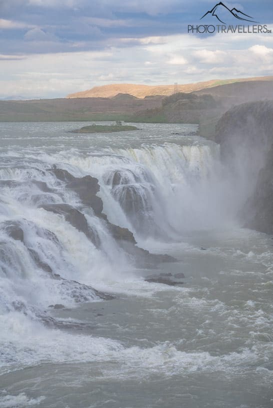 Blick auf die Wassermassen des Gulfoss