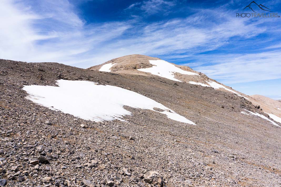 Der Gipfel des Pachnes auf Kreta, zum Teil noch mit Schnee bedeckt