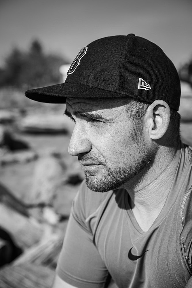 bw outdoor dating photo