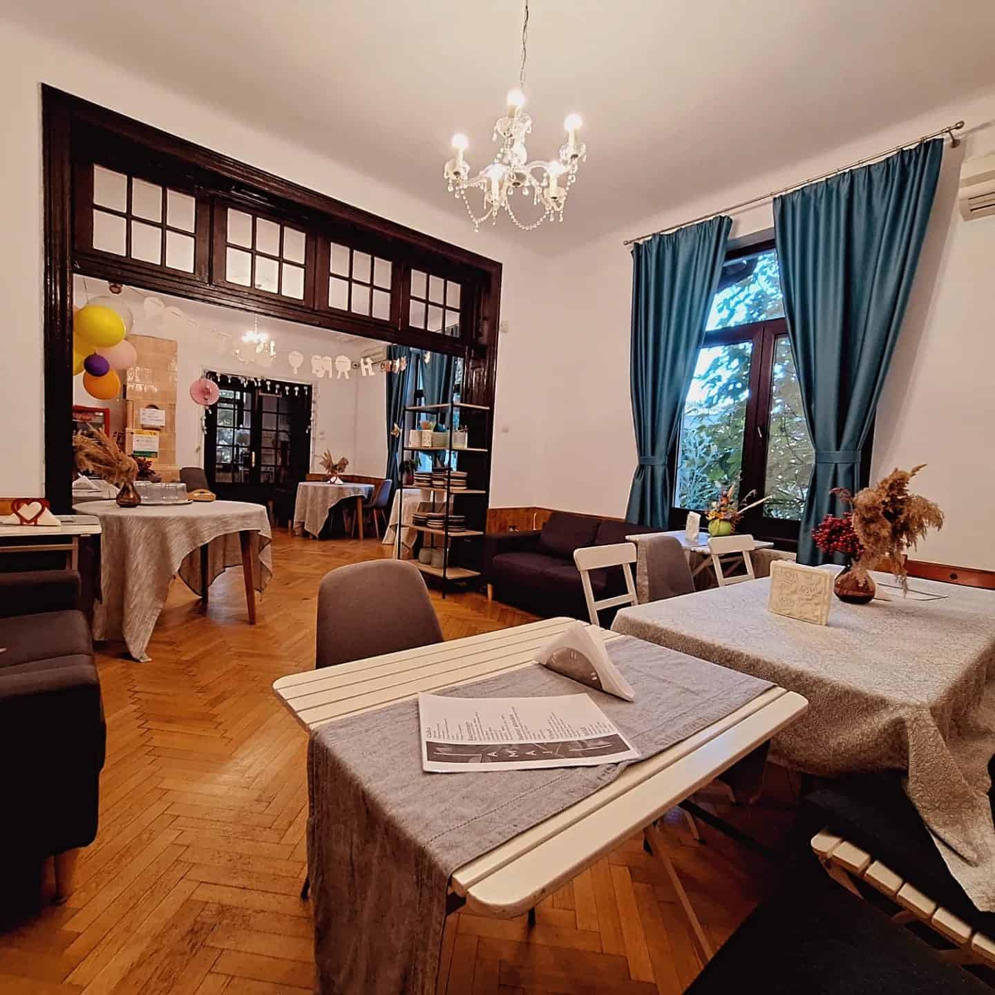 amai garden petreceri bucuresti exterior gradina mese interior