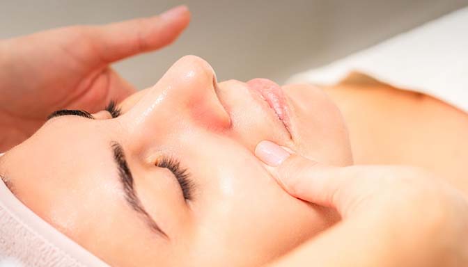 LYMPHATIC DRAINAGE MASSAGE THERAPY: BENEFITS, TECHNIQUES, AND SIDE EFFECTS 4 lymphatic drainage massage
