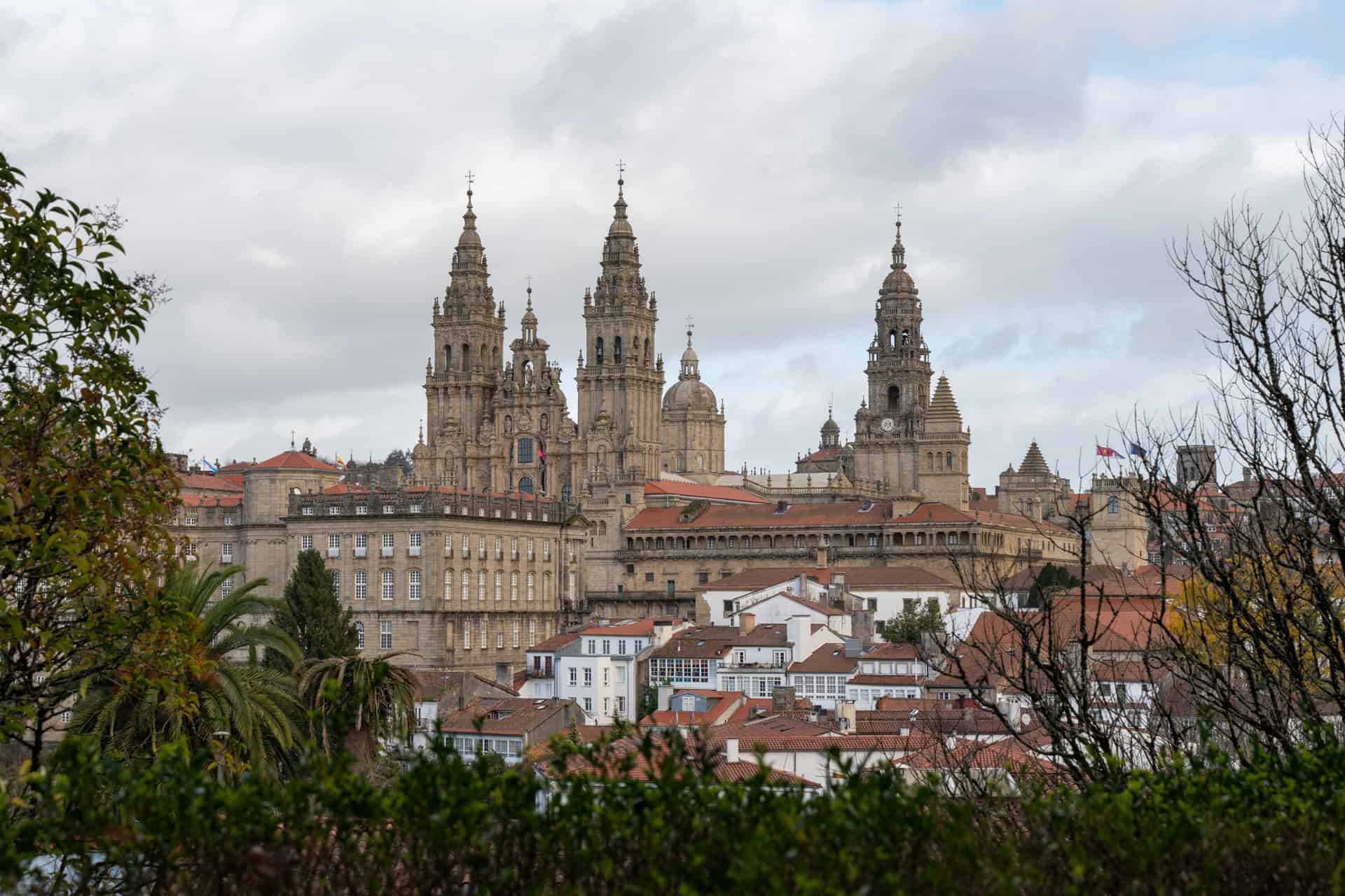 Aussicht auf die Kathedrale Santiago de Compostela vom Alameda-Park Aussicht auf die Kathedrale Santiago de Compostela Sehenswürdigkeiten vom Alameda-Park