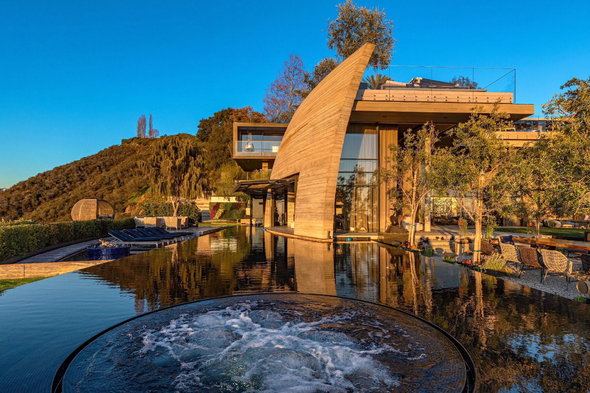 Pacific Palisades mansion 1601 San Onofre Drive - Succession Season 4 House