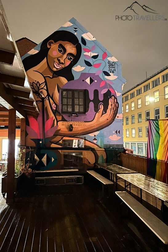 Das Grafitti einer Frau im Godthåb Bar&Cafè im Osloer Stadtteil Grønland