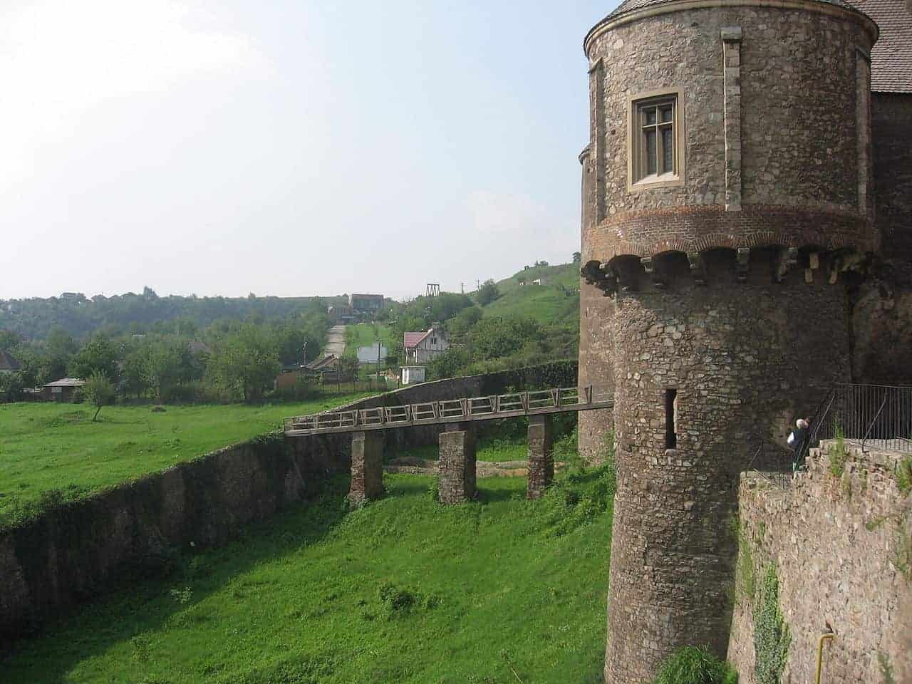 Castelul Corvinilor. Destinaţie de Familie în Hunedoara exterior