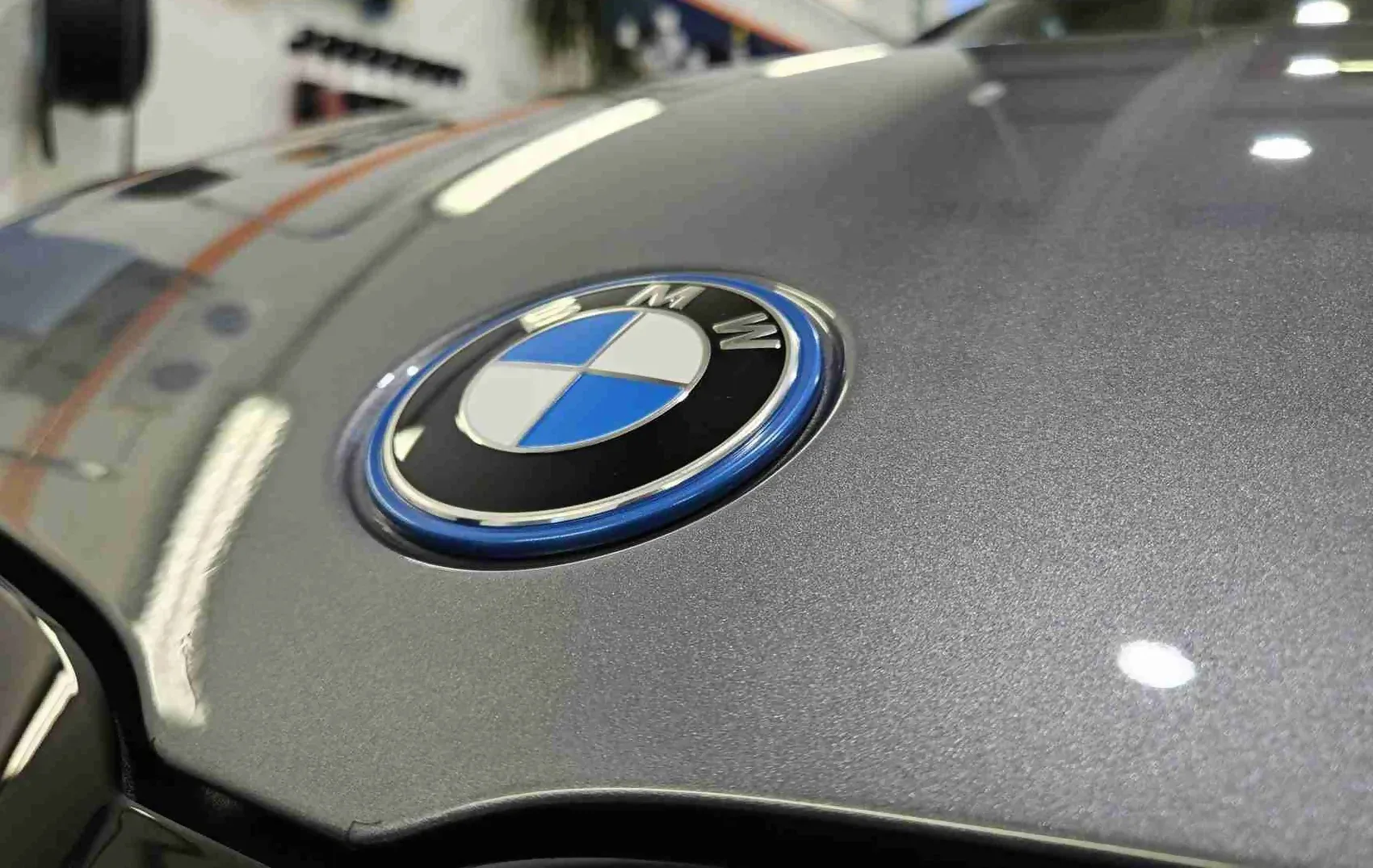 BMW schwarz matt Keramikversiegelung zugeschnitten