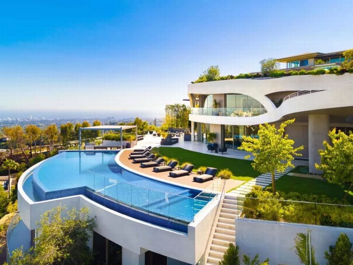 Travis Scottโs New $34 Million Mansion With 20-Car Auto Gallery