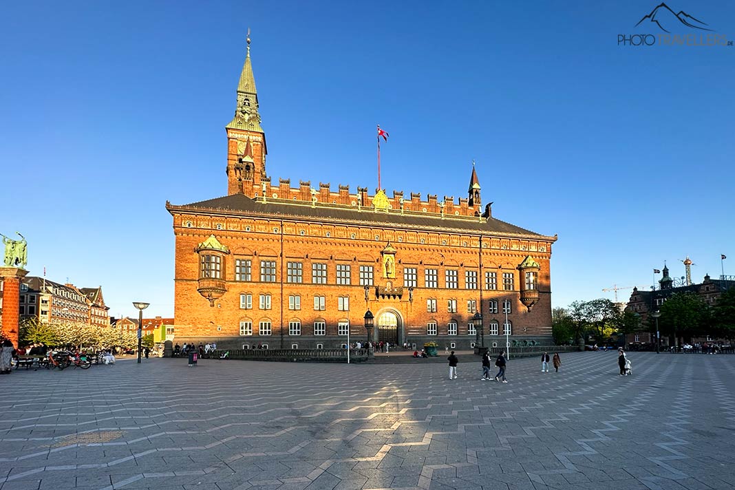 Das Rathaus in Kopenhagen im Abendlicht