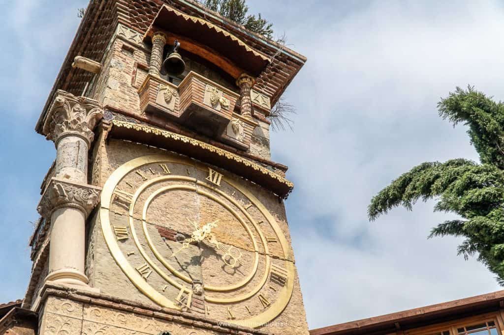 krzywa wieża zegarowa