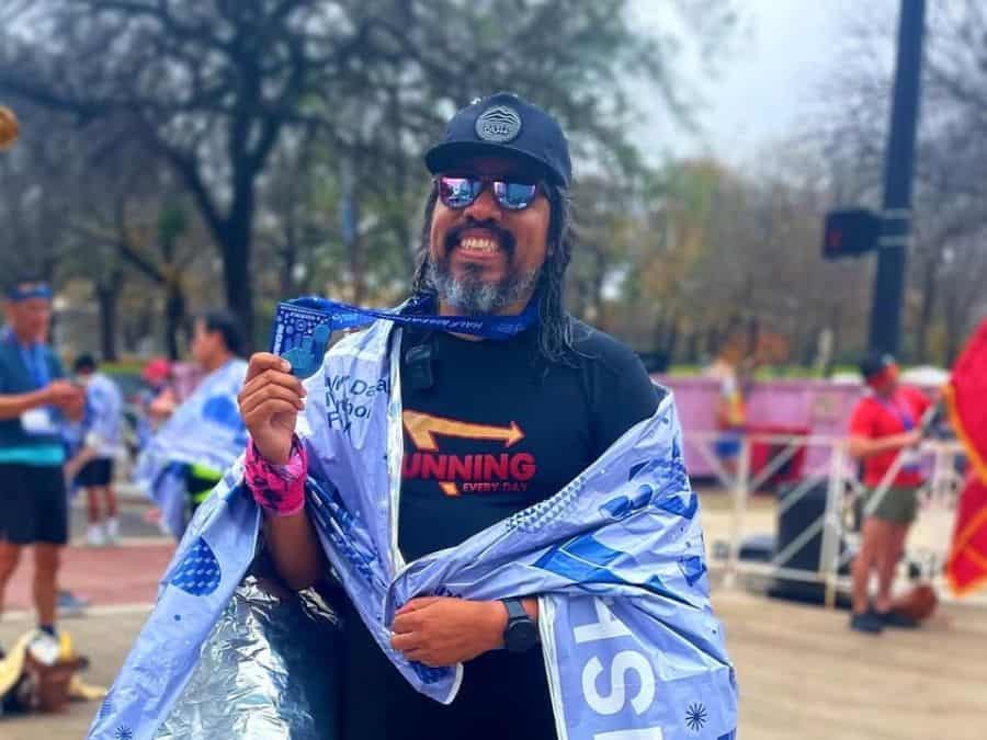 carlos-del-pino-is-a-seasoned-marathoner-who-has-made-a-name-for-himself-in-the-running-community-through-his-consistent-performances-and-his-role-as-an-ambassador-for-the-irving-marathon-after-pa (2)