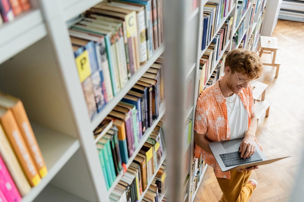 how to save money as a college student