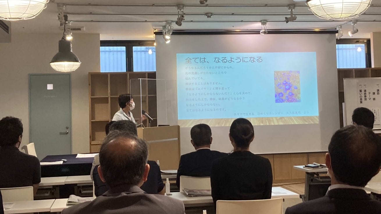 毎週水曜日は高岡市倫理法人会経営者モーニングセミナーから。お盆で帰省中の同級生と懐かしの再開!平塚市倫理法人会に先月入会したそう、うれしー! 3 16621093870554 - 出張マジックショー