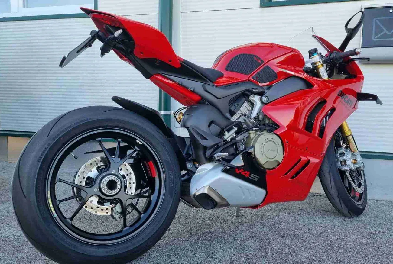 BMW M4 Keramikversiegelung schwarz matt zugeschnitten