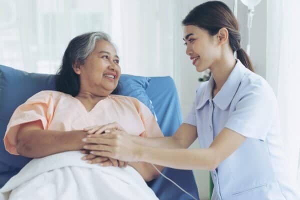 外籍看護|80 歲免評請外看 7 月底公告生效  勞動部法規會審查 僅微修文字與表格 照護服務,外籍看護,醫療照護,專業看護人員,21世紀全球外勞集團服務照護情境.